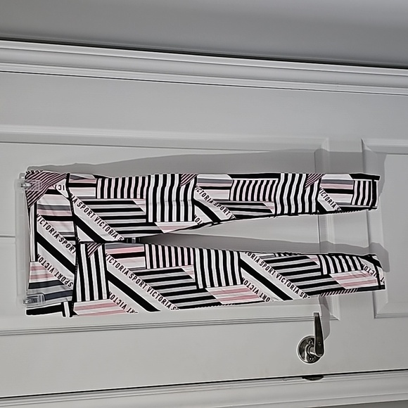 Victoria Sport leggings - Picture 1 of 3